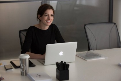 Lo-stagista-inaspettato-Hathaway-420x280