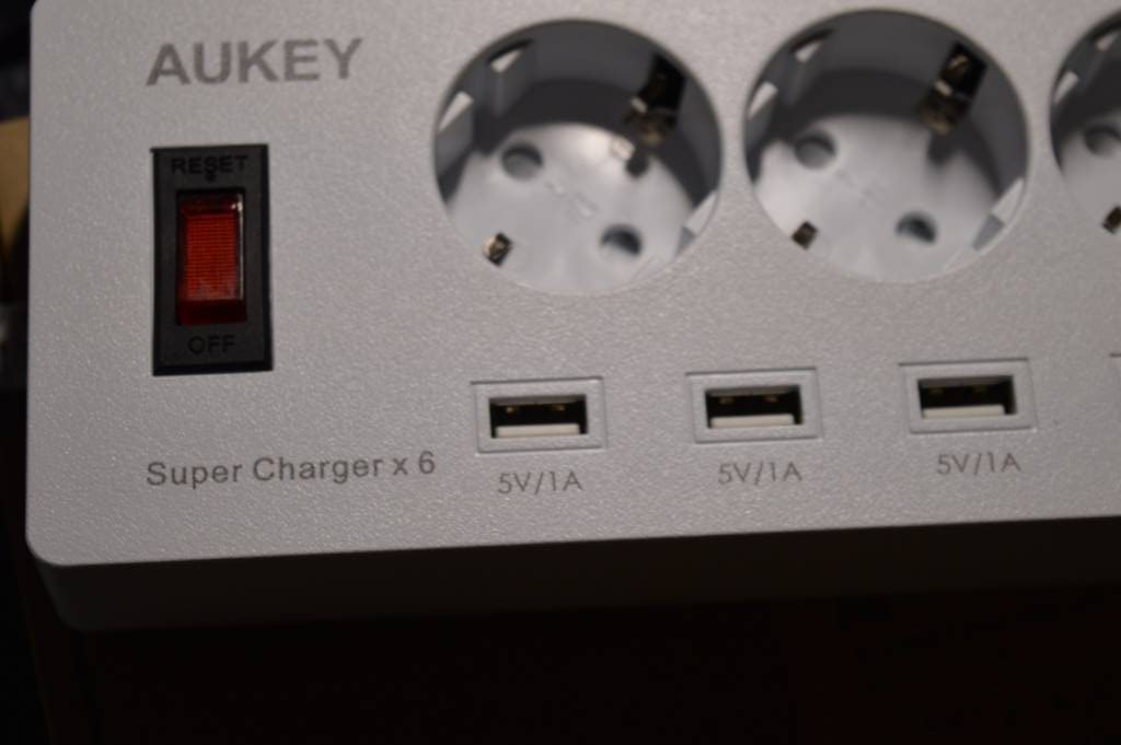 Recensione Ciabatta Elettrica con 4 Prese Elettriche e 6 USB Aukey